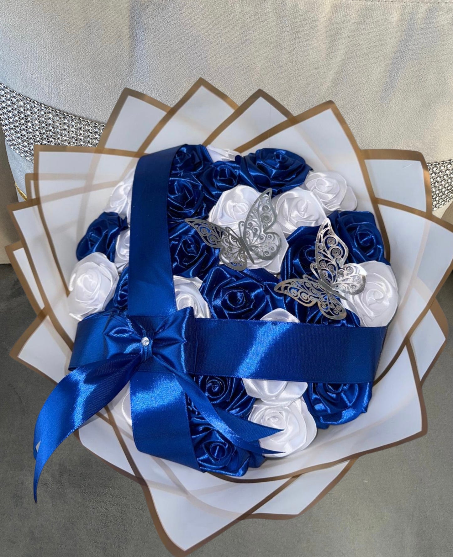 Eternal ribbon rose bouquet - blue and white