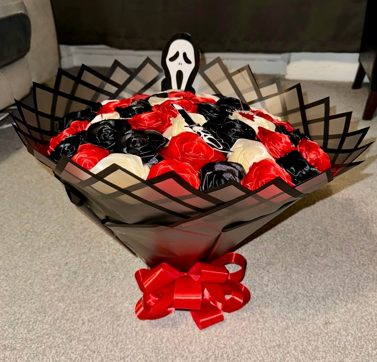 Eternal ribbon rose bouquet - scream