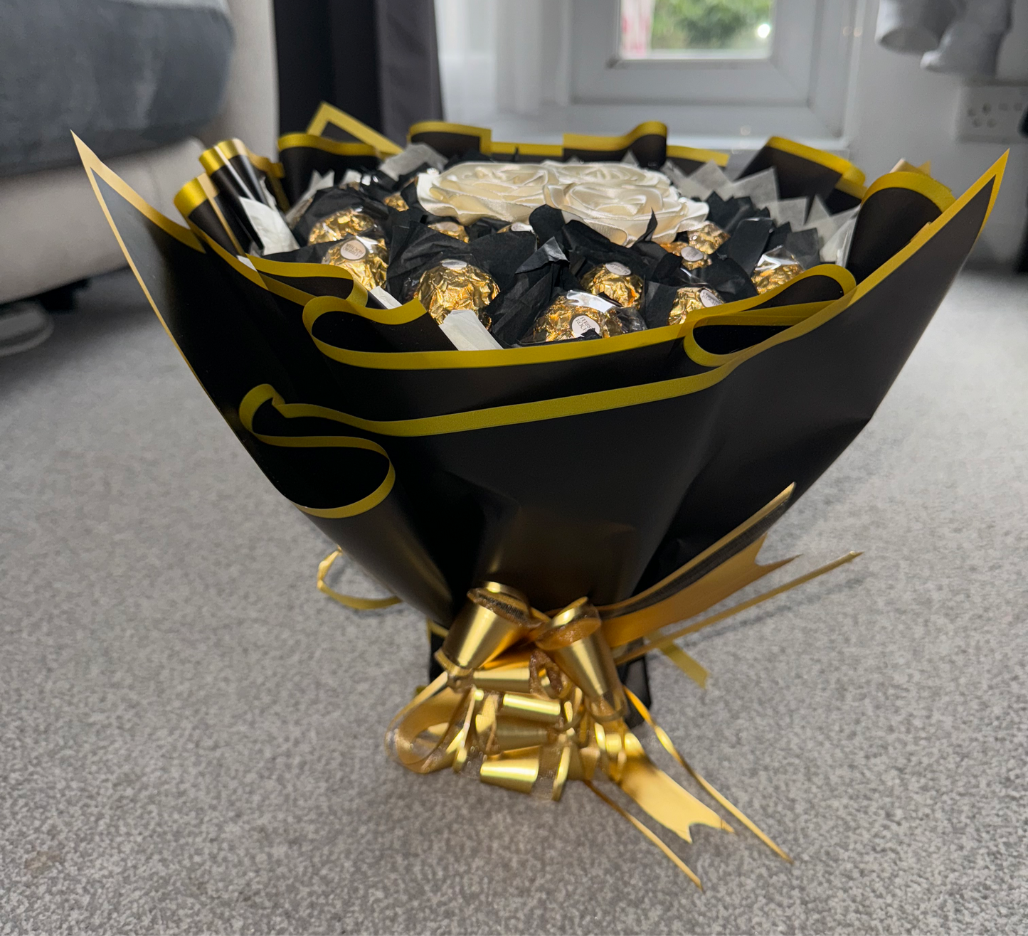 Eternal ribbon rose chocolate bouquet - lindor / ferrero rocher