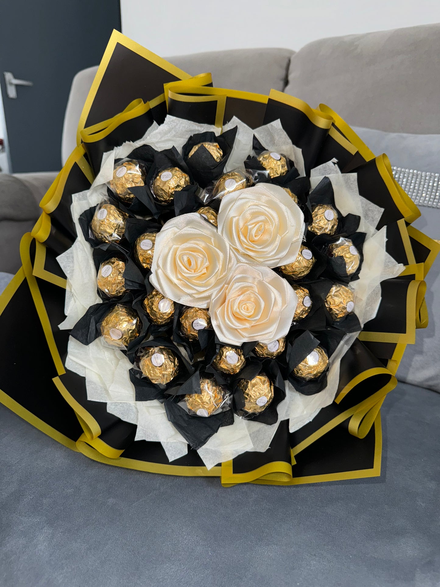 Eternal ribbon rose chocolate bouquet - lindor / ferrero rocher